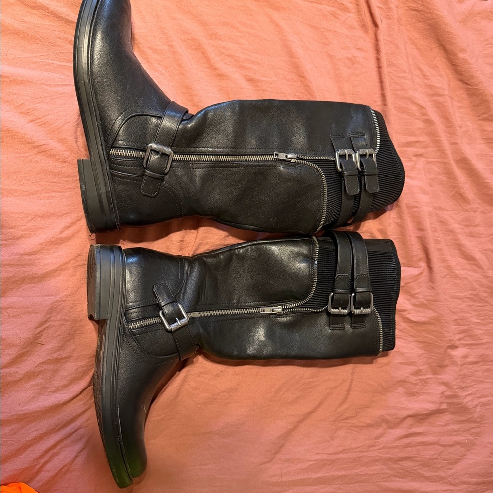 White Mountain Black Leather Boots